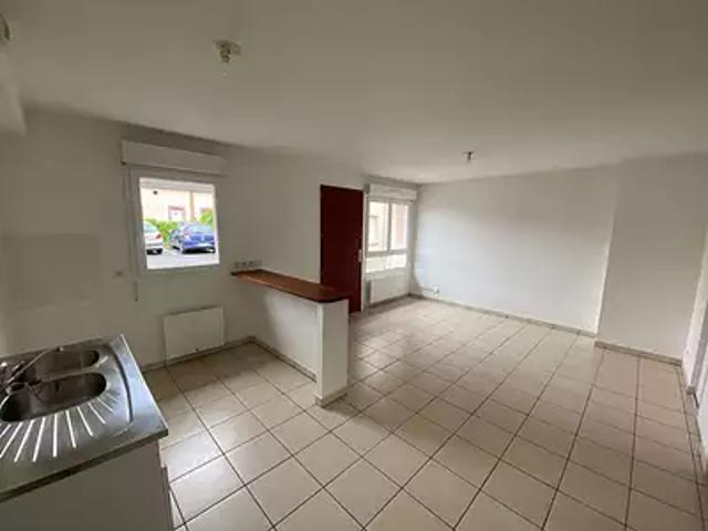 Aubigny sur Nère 18700 Location appartement 2 pièces t2 au dernier étage cave