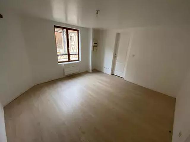 Aubigny sur Nère 18700 Location appartement 2 pièces t2 terrasse cave