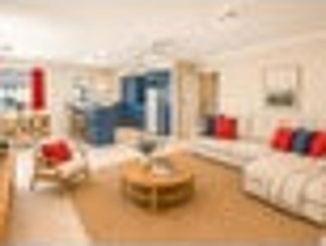 Auction Modern living, freehold freedom