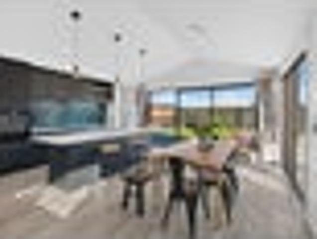 Designer living, serious sale