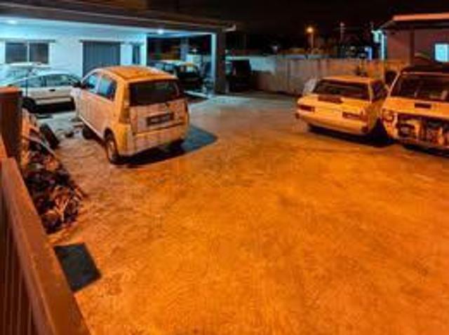 AUCTION LELONG CORNER UNIT SINGLE STOREY TERRACE house