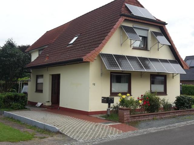 Auch als Generationshaus geeignet ! 1 2 Familienhaus mit Balkon, Terrasse, Garten und Garage
