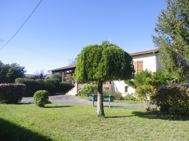 AUTERIVE 32, Maison à vendre 8 pièces  grand sous sol, piscine sur terrain de 1500 m²