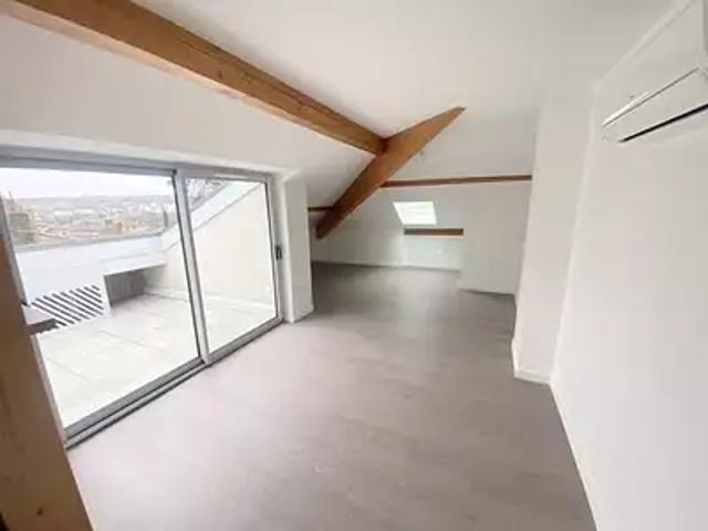 Auch 32000 Location appartement 2 pièces t2 au dernier étage terrasse