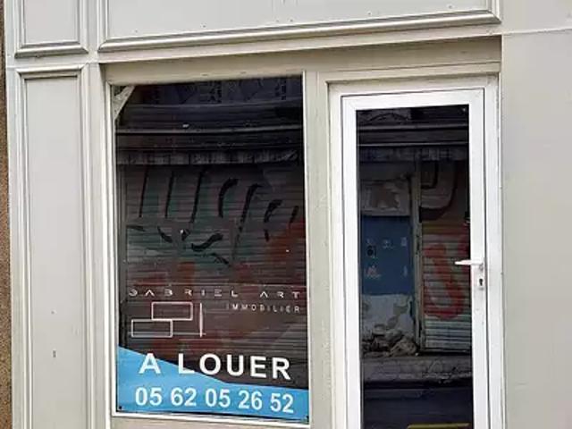 Auch 32000 Location divers 1 pièce