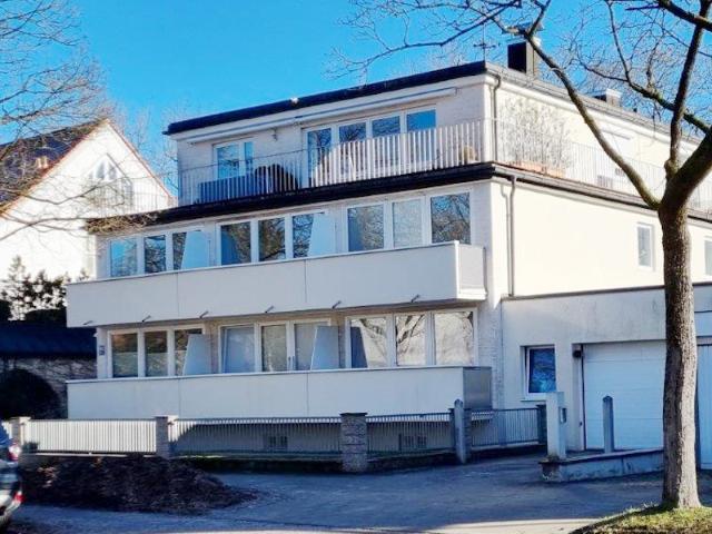 Auf 1,5 Jahre befristet! Helle 1 Zimmer Wohnung mit Balkon in Bestlage in Bogenhausen