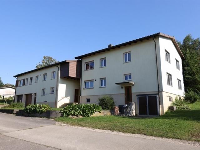 Auf den Höhen von Porrentruy steht ein 12 Zimmer Anwesen zum Verkauf