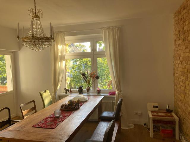 Hochwertig sanierte, teilmöblierte schöne 2 Zimmer Altbauwohnung am Ring/Südkreuz