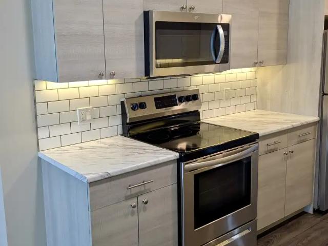 August 1: 3BR/2BA Modern Home Near Schools – Discount