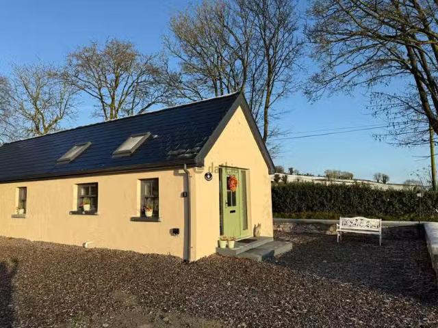 Aughnagamun, Cashel, Horse and Jockey, Co. Tipperary is for rent