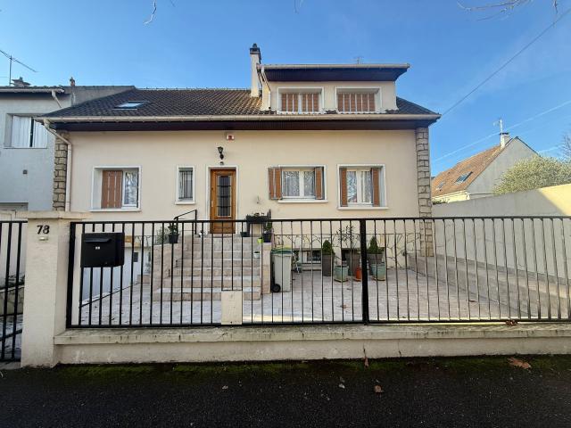 AULNAY SOUS BOIS GARE SUD / CENTRE MAISON FAMILIALE 6 CHAMBRES JARDIN SOUS SOL COMPLET