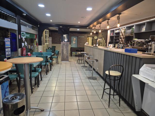 Aulnay Sous Bois Local commercial + Appartement