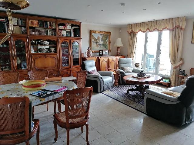 AULNAY SOUS BOIS T4 98 M² 2 PARKINGS, CAVE, BALCONS