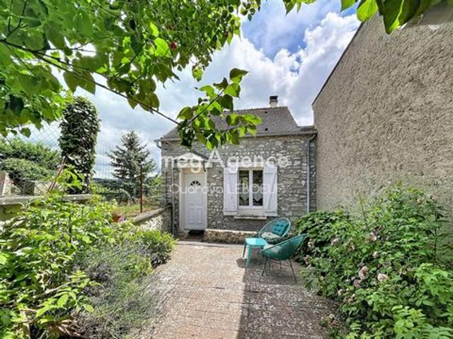 AULNAY SUR MAULDRE – MAISON EN PIERRE DE CHARME AVEC JARDIN, TERRASSE ET CAVES VOÛTÉES