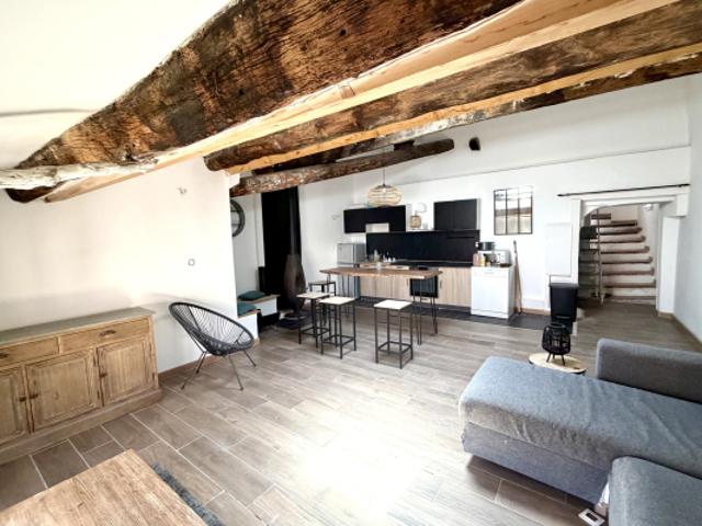 Aups: Appartement en duplex