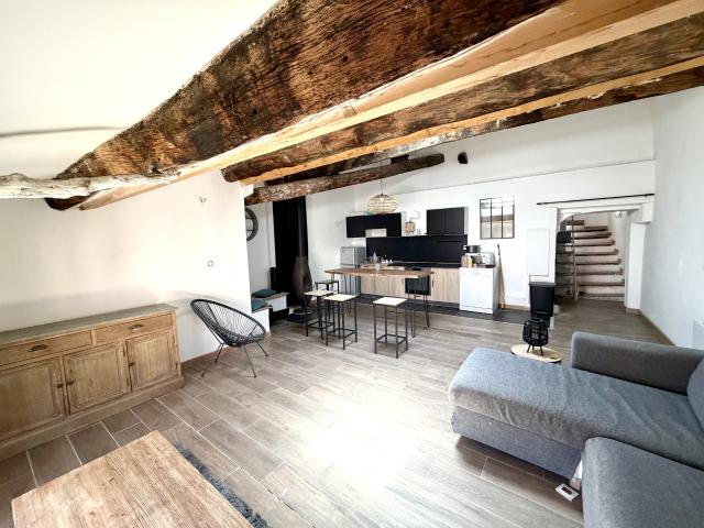Aups: Appartement en duplex