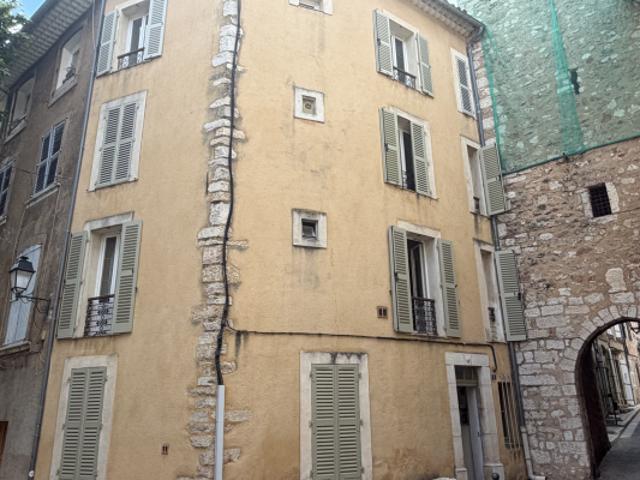 Aups: Appartement 36m2 au coeur du village