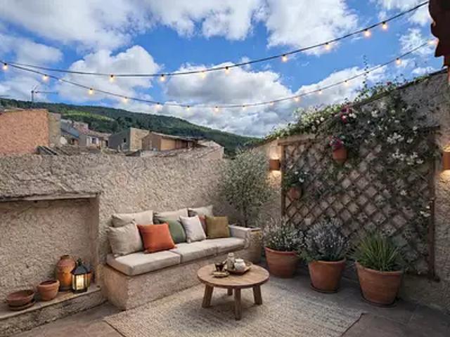 Aups 83630 Achat / Vente maison 6 pièces t6 au dernier étage terrasse
