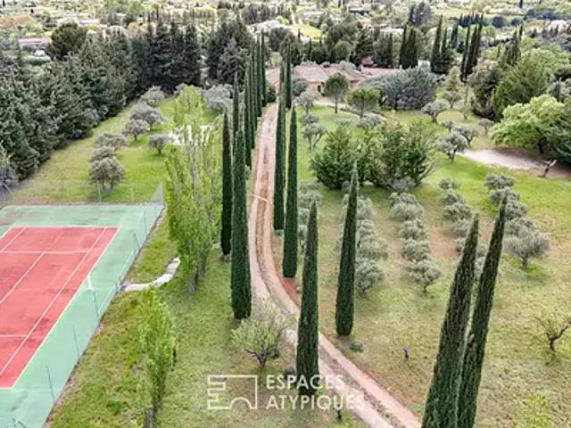 Aups 83630 Achat / Vente maison 13 pièces t13 au dernier étage piscine