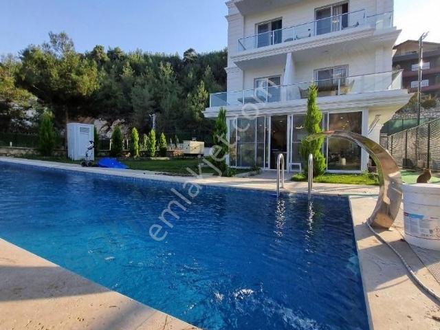 Auradan Soğucakta Eşyalı Satılık 5+1 Villa havuz, Tenis Kortu