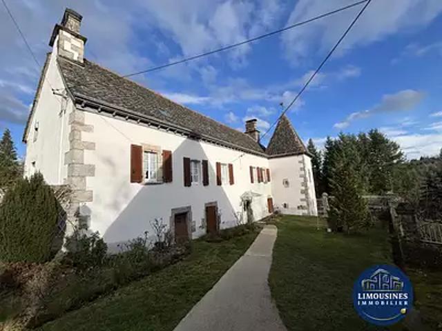 Auriac 19220 Achat / Vente maison 8 pièces t8 terrasse parking