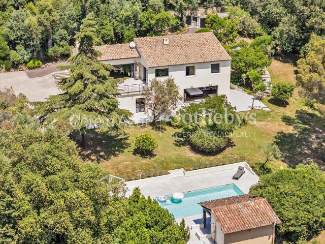 Auribeau Sur Siagne: villa rénovée avec piscine, vue dégagé. 245m² Auribeau sur Siagne