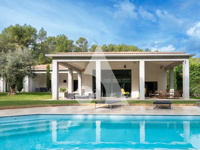 AURIOL, Propriété contemporaine de 272 m2 avec piscine, parc paysager de 5 000 m2 et DPE A
