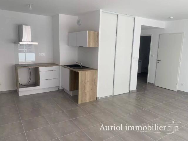 AURIOL T2 avec terrasse et garage