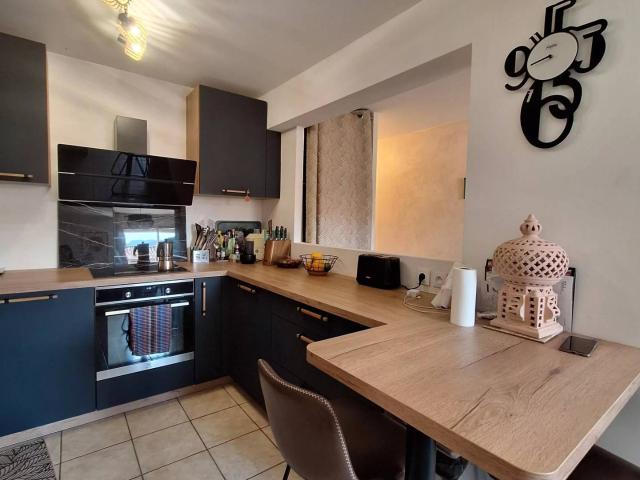 AURIOL T3 meublé moderne au coeur du village