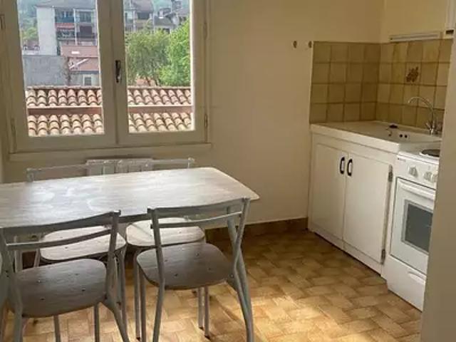 Aurillac 15000 Location appartement 1 pièce t1 au dernier étage parking