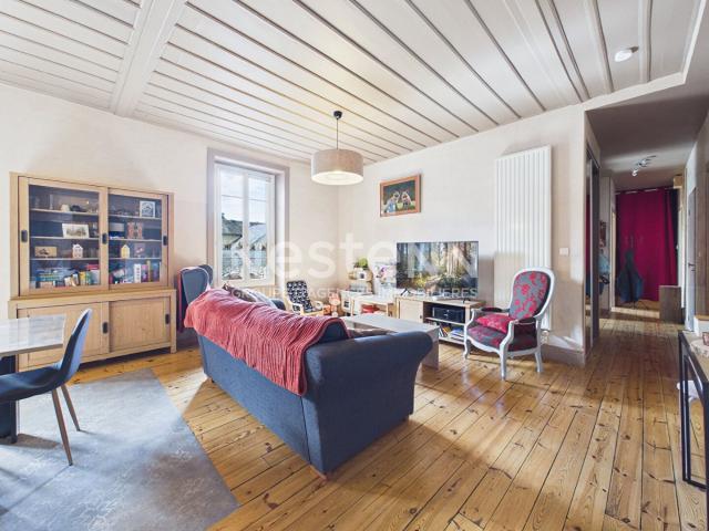 Aurillac, proche rue des Carmes, à Vendre Immeuble 4 apparte. 220m² Aurillac