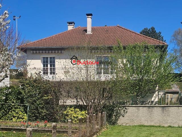 AURILLAC Quartier prisé, maison de construction traditionnelle en très bon état