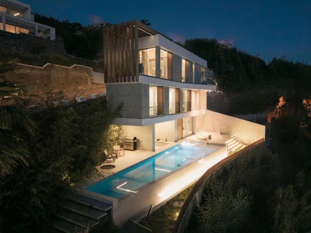 Aurora Iii – Moradia T3 de Alta Gama com Piscina Infinita e. 182m² Arco Da Calheta