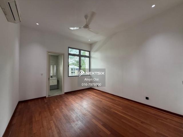 Aurora Sentral Resort Villa 豪华别墅式双层排楼 屋主刚拿钥匙 还新鲜烧烧免一年Maintenance