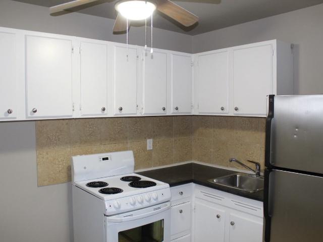 Aurora Place Apartments 2 Bedroom Apartment for Rent at 10041 152 St Nw, Edmonton, AB T5P 1X8 Canora
