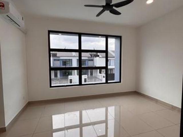Austin Duta 4 Double Storey Original Condition 4 Bed Gated Guarded