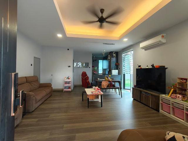 Austin duta Double Storey Terrace Corner lot Renovated Unit For Sales