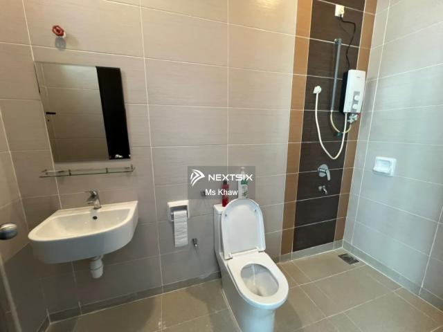 Austin Heights 3层 Cluster House️ 全新装修，粉刷一新 3933sqft 超大空间 一家人住得舒服【5+1房 5+1厕】Land Area 34×70 包括部分家私️ 热门住宅区 Asking Price RM1.6Mil