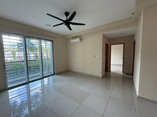 Austin Suites Service Apartment Taman Mount Austin Johor