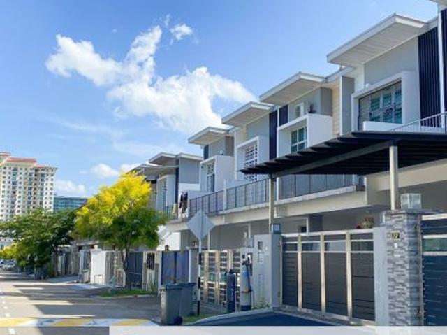 Austin Residence @Taman Mount Austin