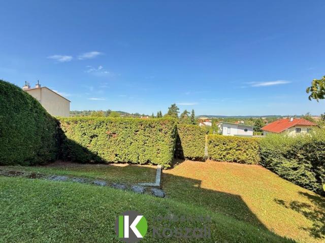 In Kaufabwicklung durch Immobilien Köszali! Ausblick und Terrasse samt Gartenmöglichkeit!