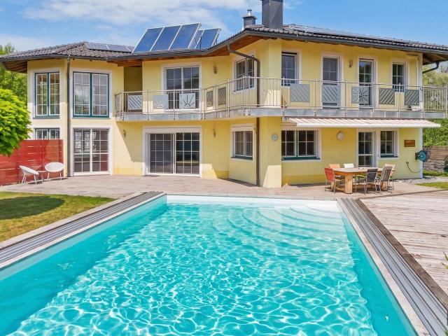 AUSBLICK: EXKLUSIVE VILLA MIT POOL UND SEPARATER PRAXIS IN WALS SIEZENHEIM