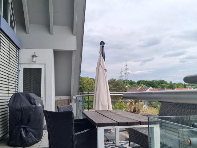 AUSDRUCKSSTARK ELEGANTE 5,5 ZIMMERWOHNUNG mit 3 BALKONEN !