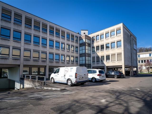 Ausgebaute Büro oder Praxisfläche im Erdgeschoss
