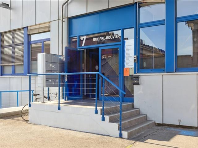 Ausgestattete Büros mit 886 m² im 4. Stock