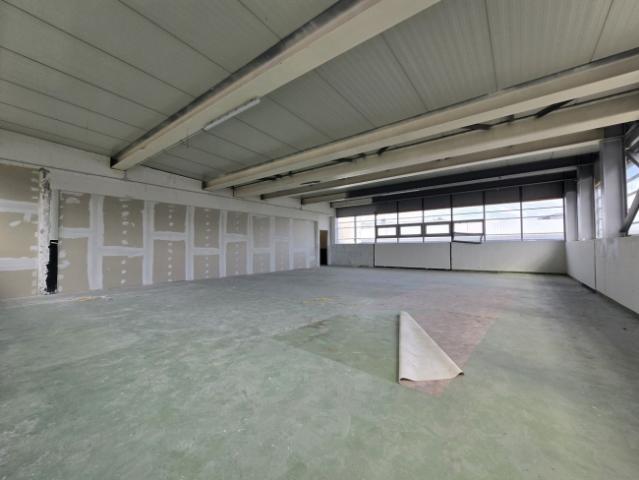 Ausgezeichneter Standort – Werkstatt – 158 m² – Crissier – erste Miete angeboten!