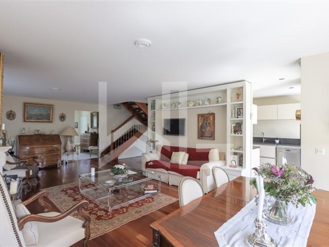 Ausgezeichnetes Duplex in Nyon – Eleganz, Licht und absoluter Komfort