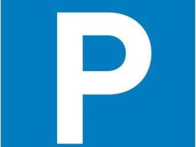 AUSSENPARKPLÄTZE ZU VERMIETEN