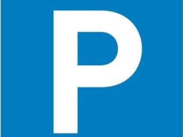 AUSSENPARKPLÄTZE ZU VERMIETEN