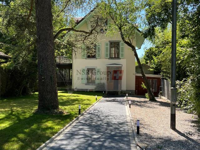 Außergewöhnlich möbliertes Haus zur Miete in Carouge – 297 m² mit Garten und Nebengebäude